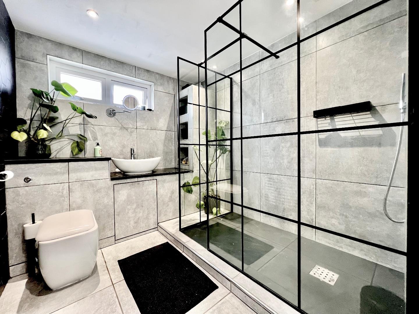 Seaview Drive, Ogmore-By-Sea, Vale of Glamorgan, CF32 0PB